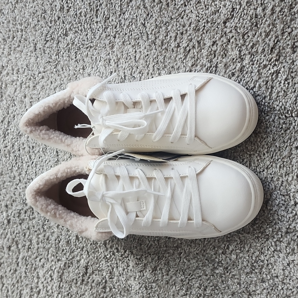 ~Universal Thread~ NWT White Sneakers.